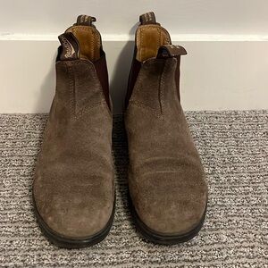 Blundstone Taupe Suede Chelsea Boots